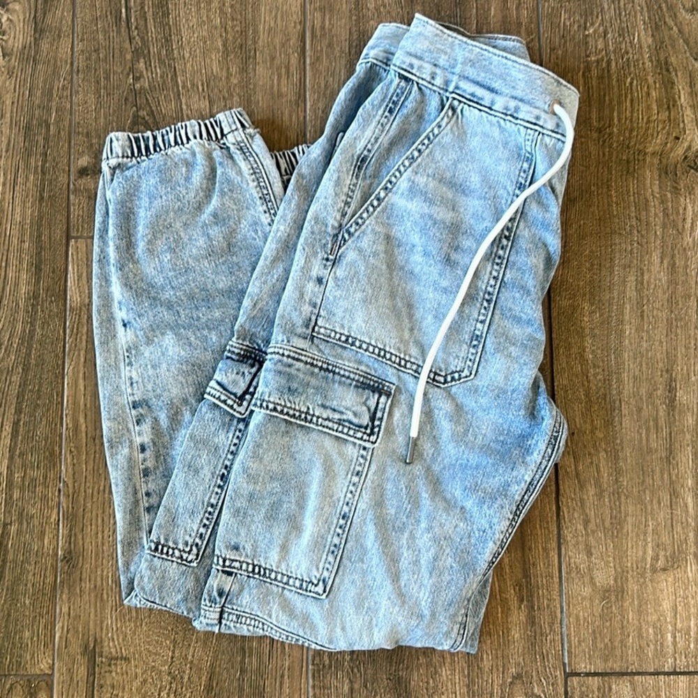 AE Light Wash Cargo Jeans Drawstring size 4